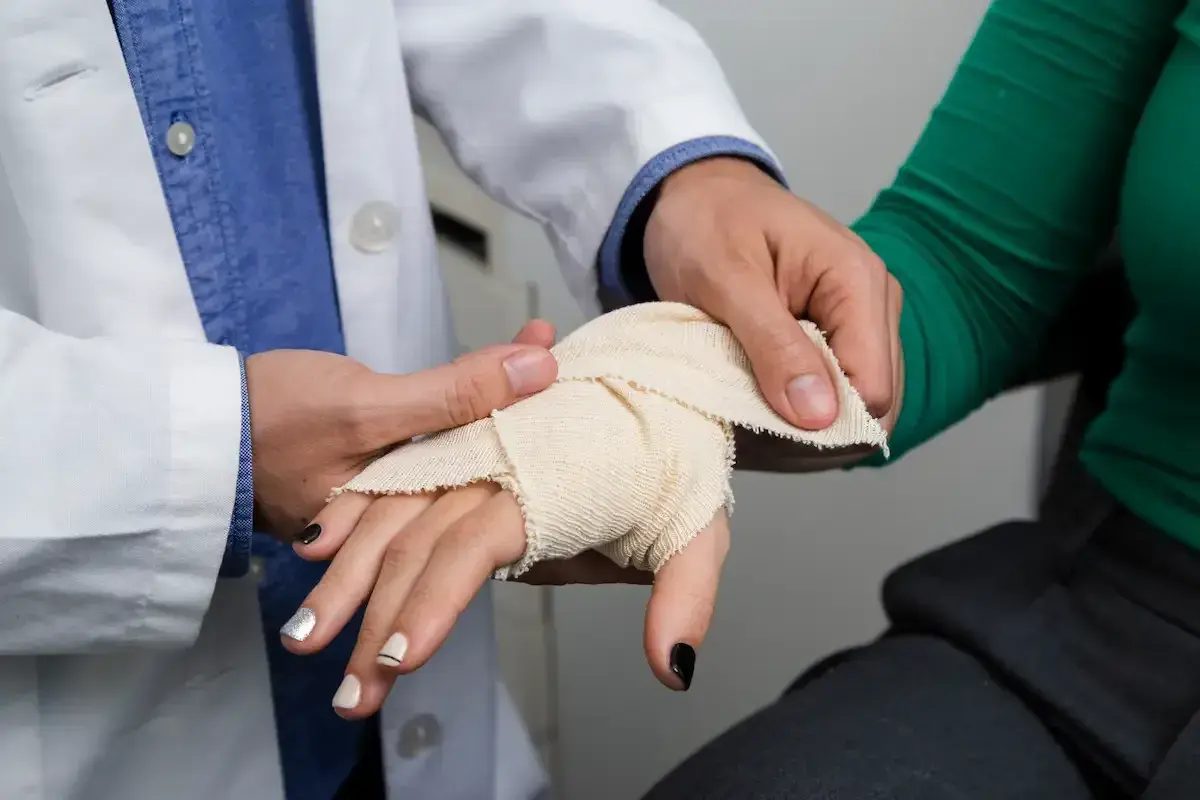 Entorse de punho: sintomas, tratamento e recuperação