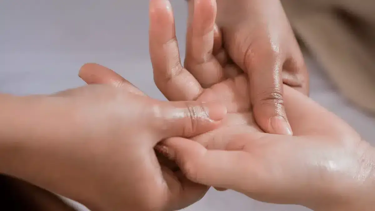 Como aliviar dor na mão: dicas para prevenir o incômodo