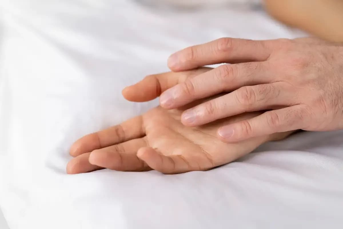 Pequenos Derrames Nos Dedos Da Mão: Quando Se Preocupar