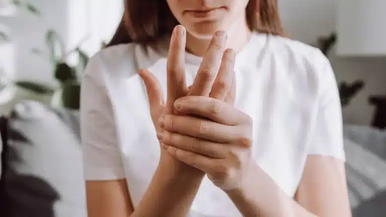 Dor nas mãos e nos dedos